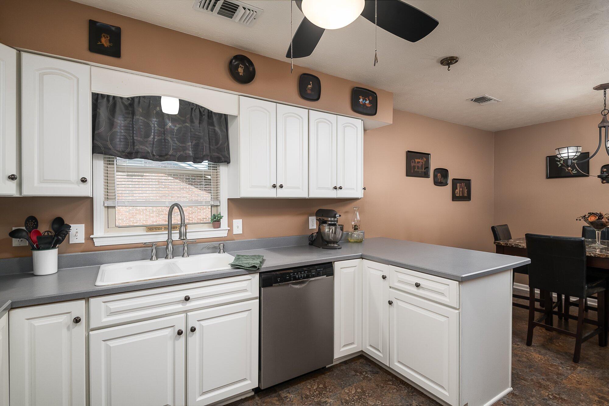 409 Ryne Court Versailles, KY 40383 - Photo 10 of 24 409_ryne_ct_8_8_23-010.jpg-SMALL