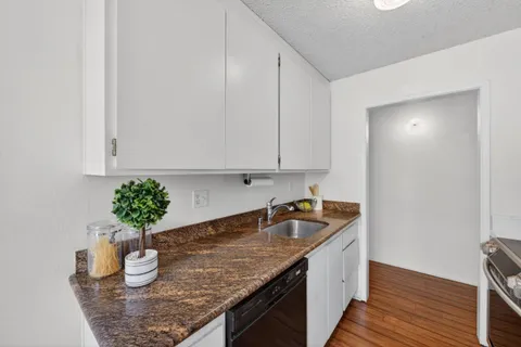 $385,000 | 4099 Howe Street, Unit 203, Oakland, CA 94611