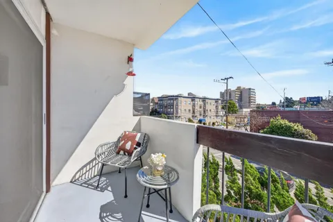 $385,000 | 4099 Howe Street, Unit 203, Oakland, CA 94611