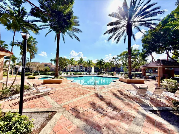 a view of a yard with palm tree