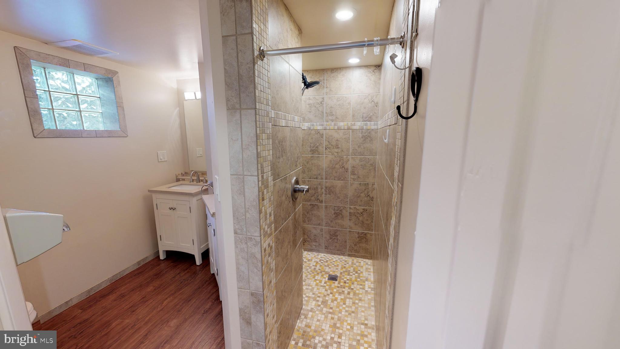 10601 Kinloch Road Silver Spring, MD 20903 - Photo 15 of 17 Bathroom 2