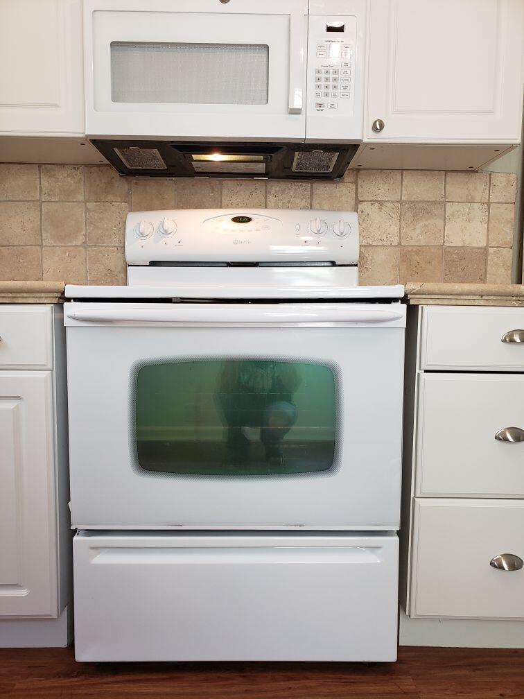 71 Pony Express Trail Lubbock, TX 79404 - Photo 7 of 30 Oven