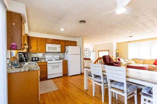 $439,000 | 21 Chesterfield Avenue, Warwick, RI 02889