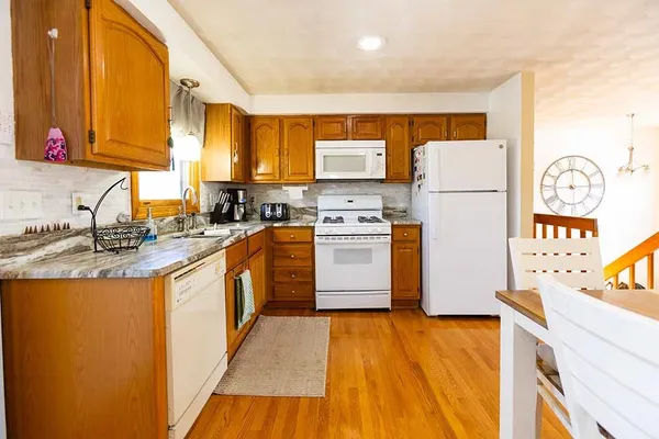 $439,000 | 21 Chesterfield Avenue, Warwick, RI 02889