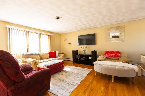 $439,000 | 21 Chesterfield Avenue, Warwick, RI 02889