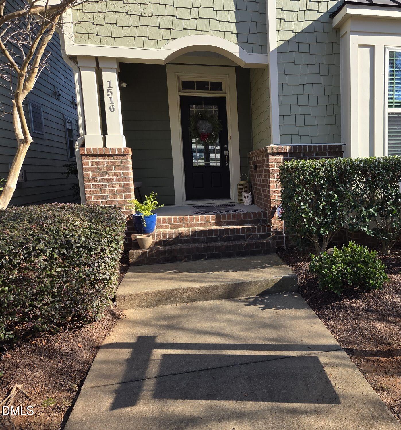 1516 Crafton Way front door