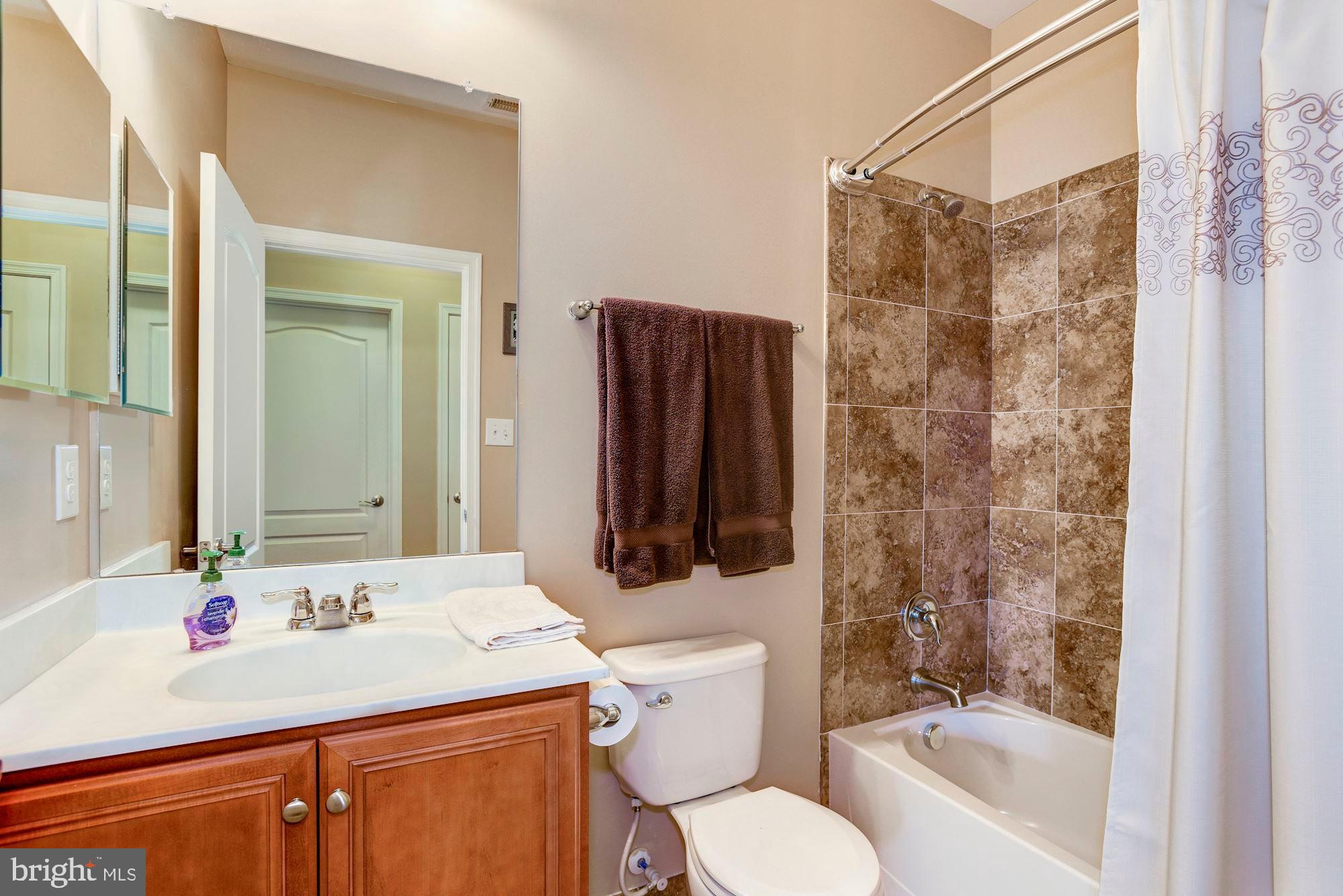 323 Heritage Loop Glassboro, NJ 08028 - Photo 25 of 30 Full hall bath with tiled tub/shower surround.