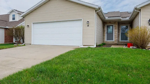 $282,500 | 8 Rock Garden Court, Unit 1, Bloomington, IL 61704