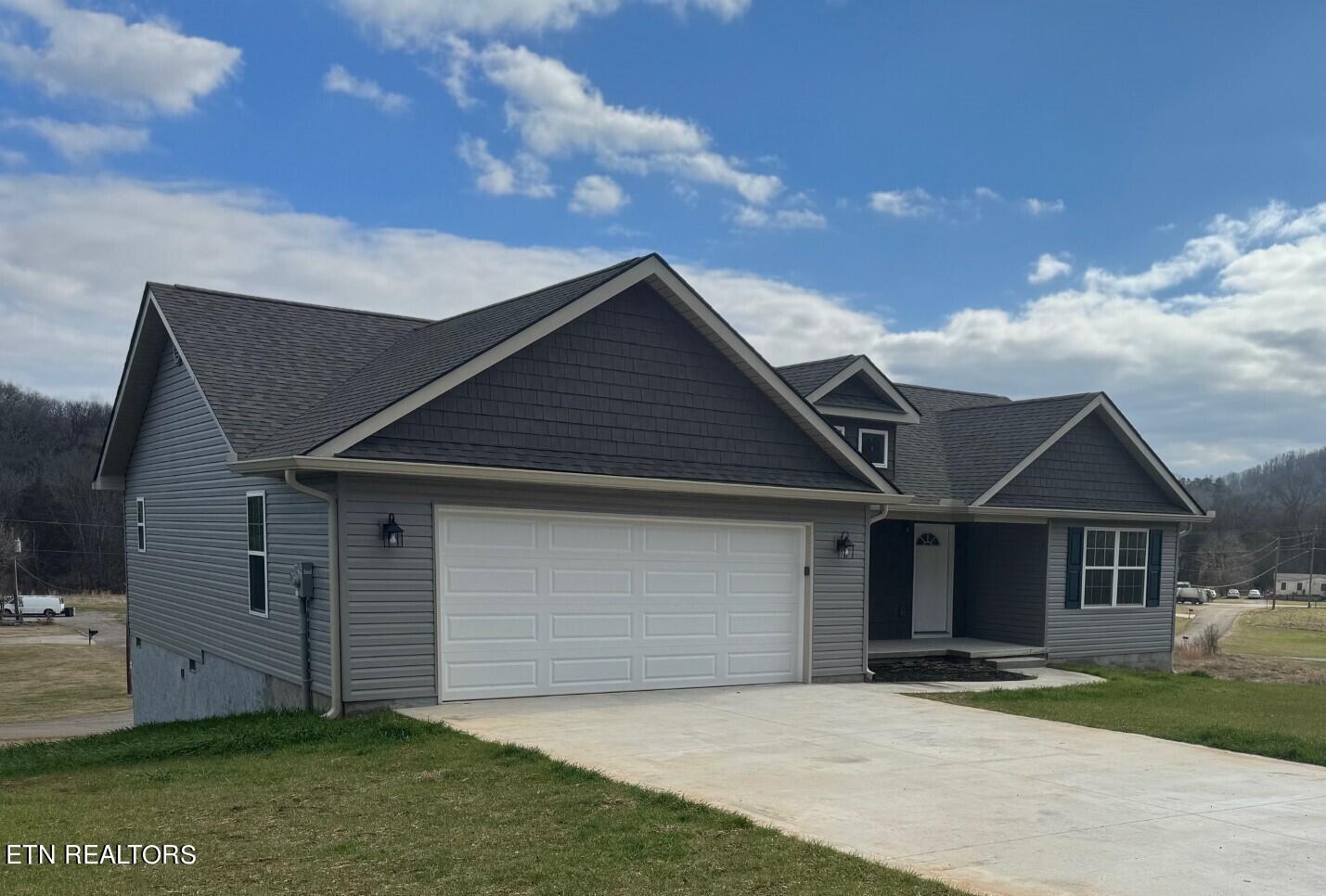 208 Thompson Farm Road Sweetwater, TN 37874 - Photo 2 of 20 Front of House