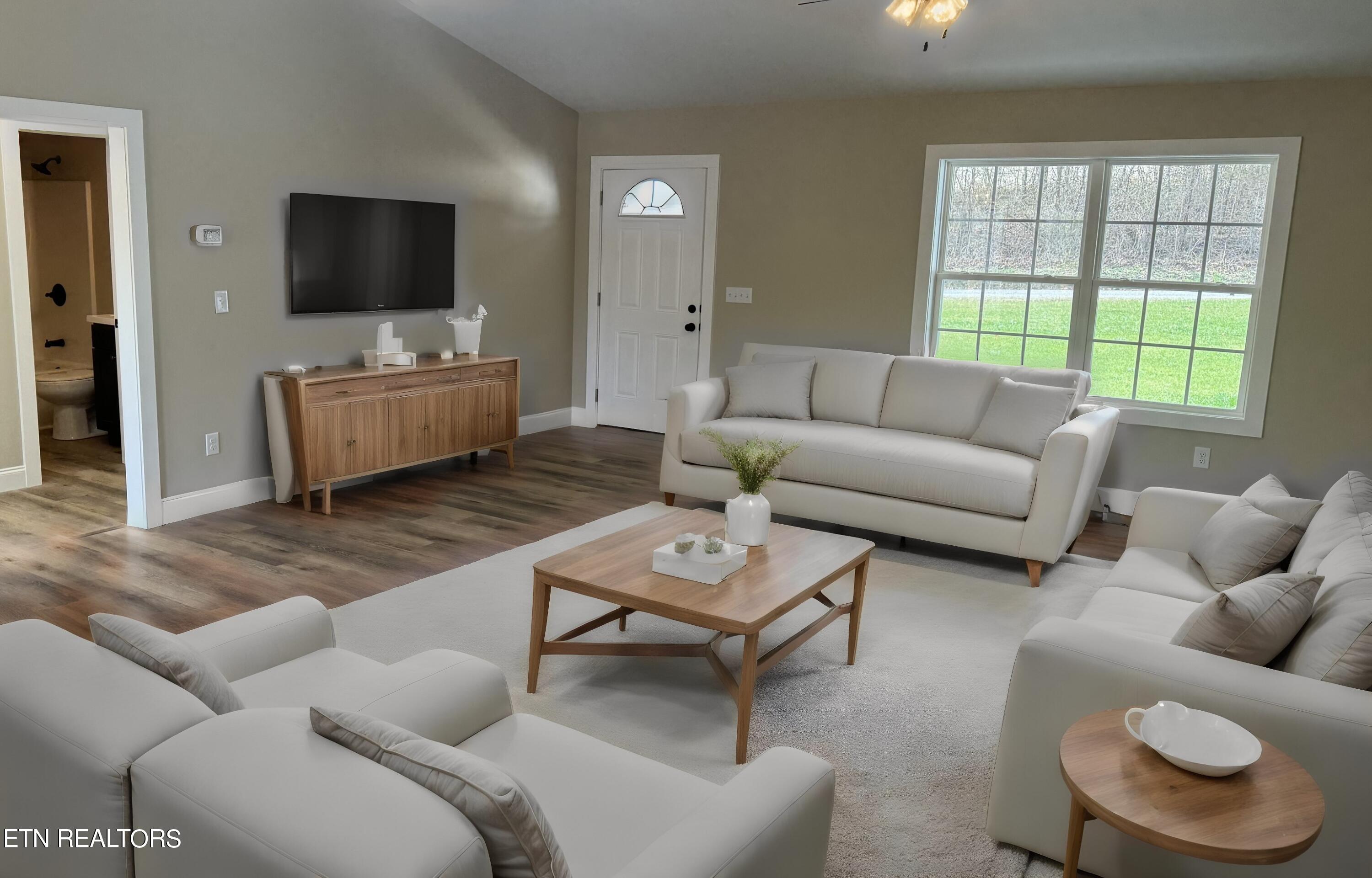 208 Thompson Farm Road Sweetwater, TN 37874 - Photo 5 of 20 Living Room
