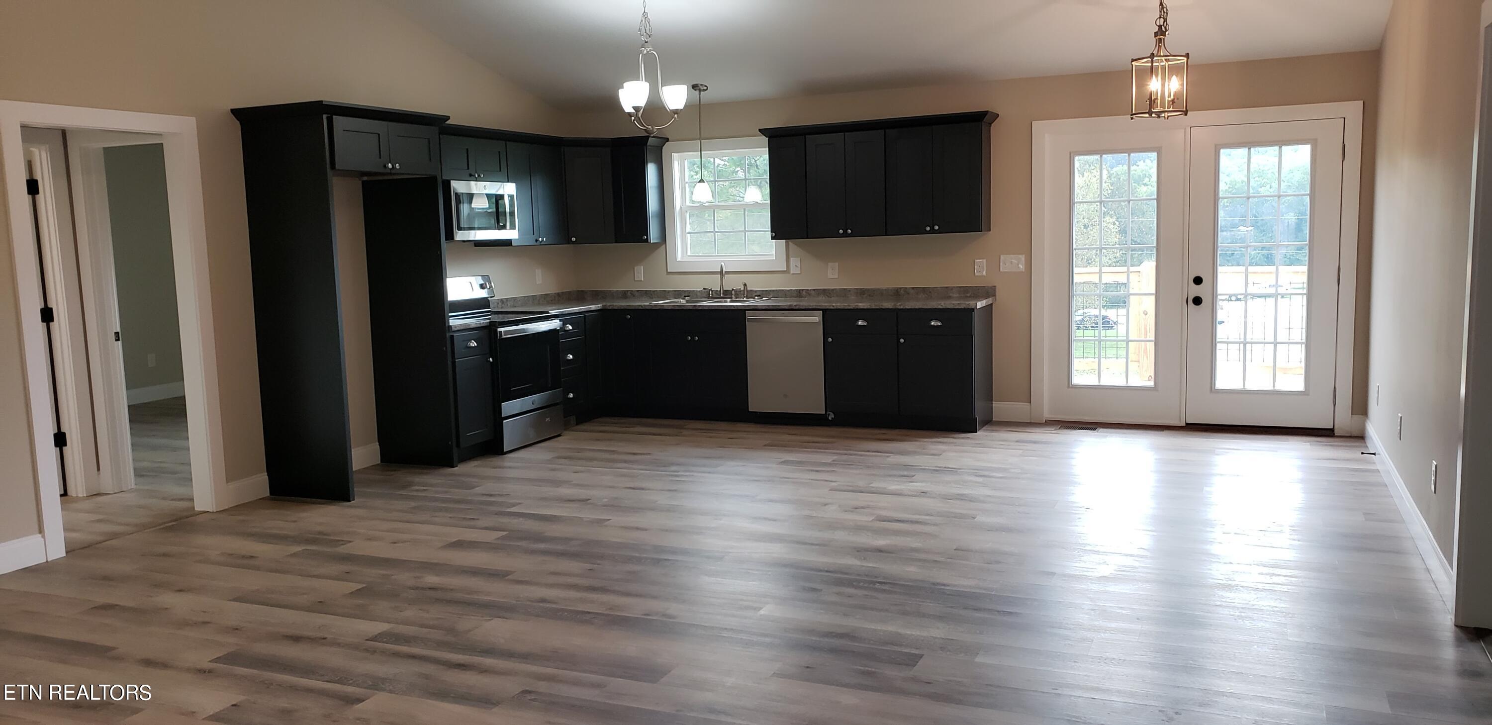 208 Thompson Farm Road Sweetwater, TN 37874 - Photo 8 of 20 Kitchen / Dining Area