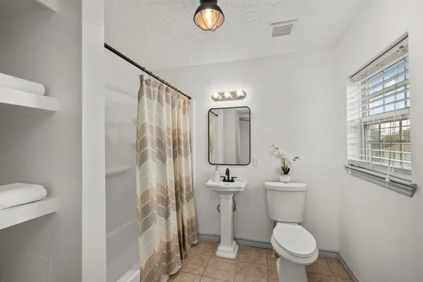 $1,750 | 325 East A Street, La Porte, TX 77571