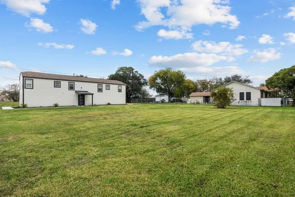 $1,750 | 325 East A Street, La Porte, TX 77571