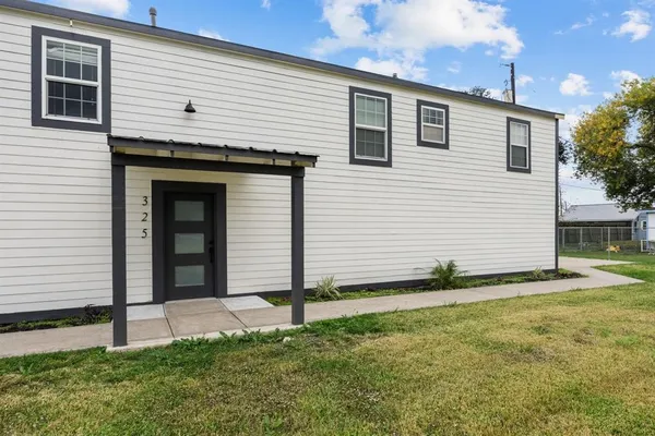 $1,750 | 325 East A Street, La Porte, TX 77571
