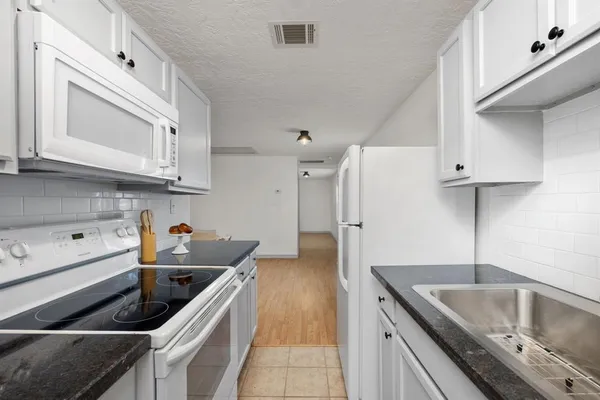 $1,750 | 325 East A Street, La Porte, TX 77571