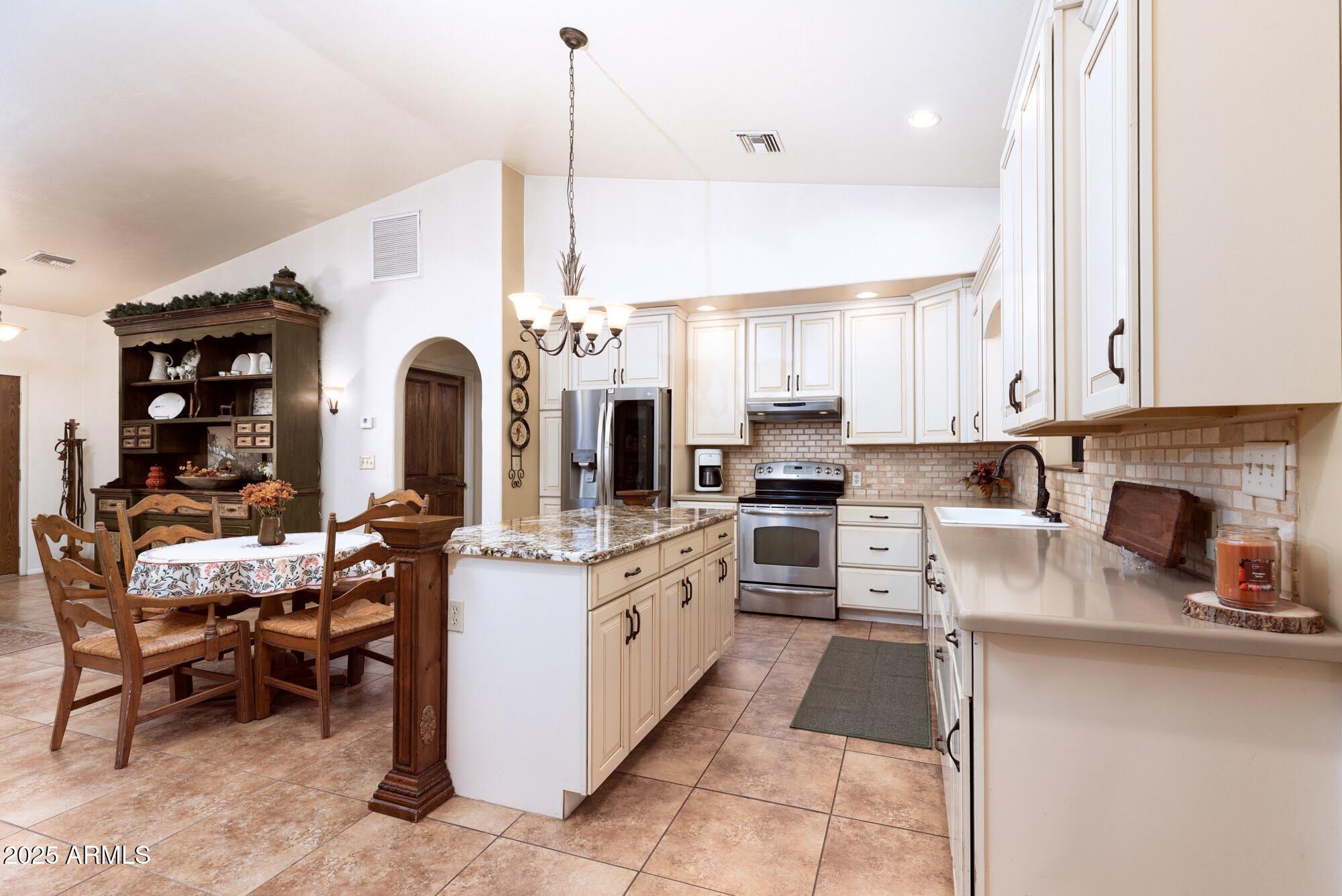 712 West Treasure Road Pearce, AZ 85625 - Photo 15 of 38 mattei-home-59095