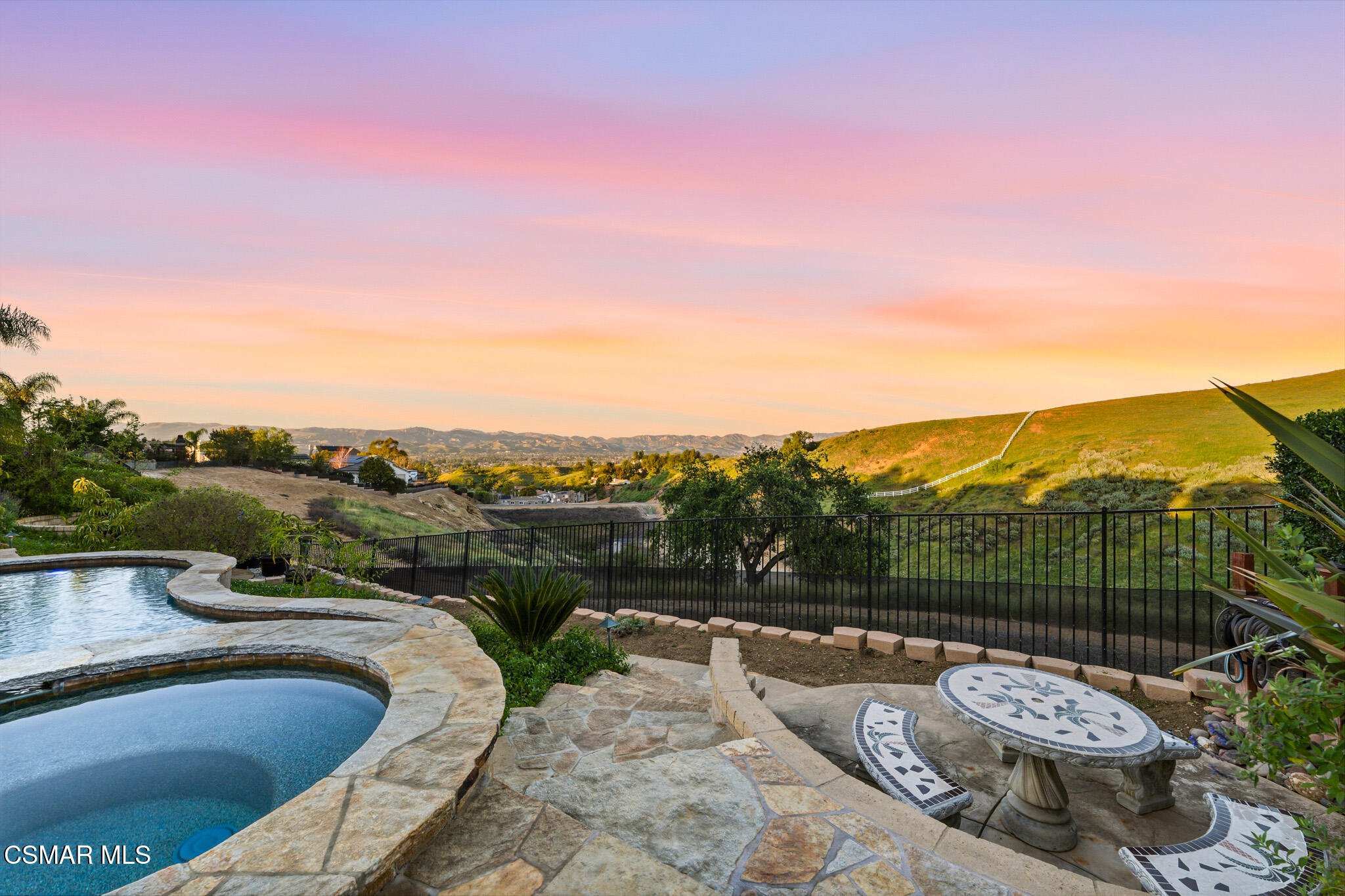 490 Peter Place Simi Valley, CA 93065 - Photo 5 of 51 View1