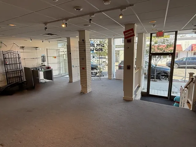 $885,000 | 41 Atlantic Avenue, Unit 1, Marblehead, MA 01945