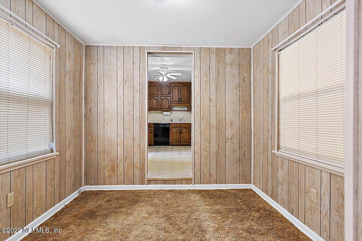 9750 Ivey Road Jacksonville, FL 32246 - Photo 6 of 18 Breezeway/Office