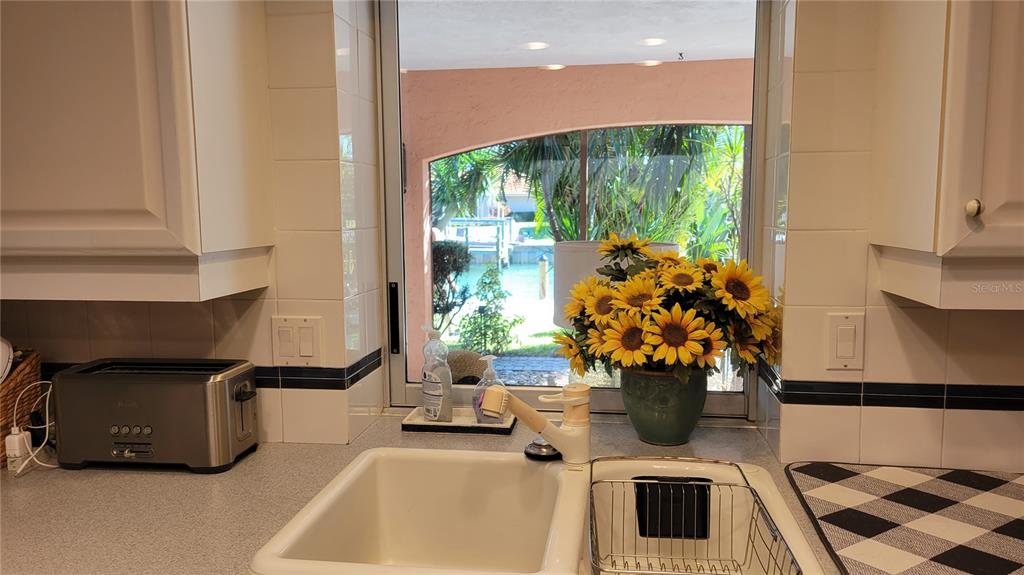 638 South Owl Drive Sarasota, FL 34236 - Photo 8 of 36