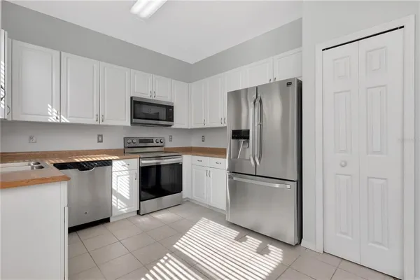 $2,200 | 34902 Teeview Lane, Zephyrhills, FL 33541