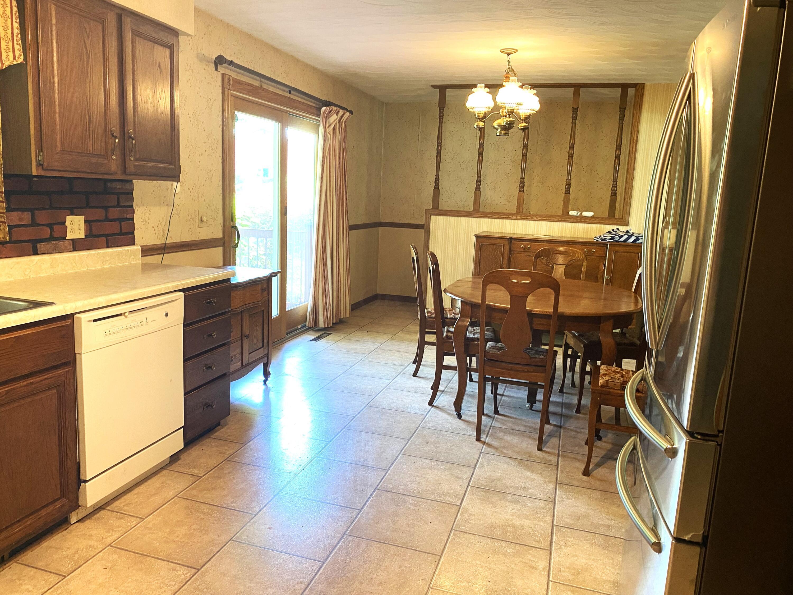 610 Mt Perry Road Mount Perry, OH 43760 - Photo 6 of 27 kitchen eat im area