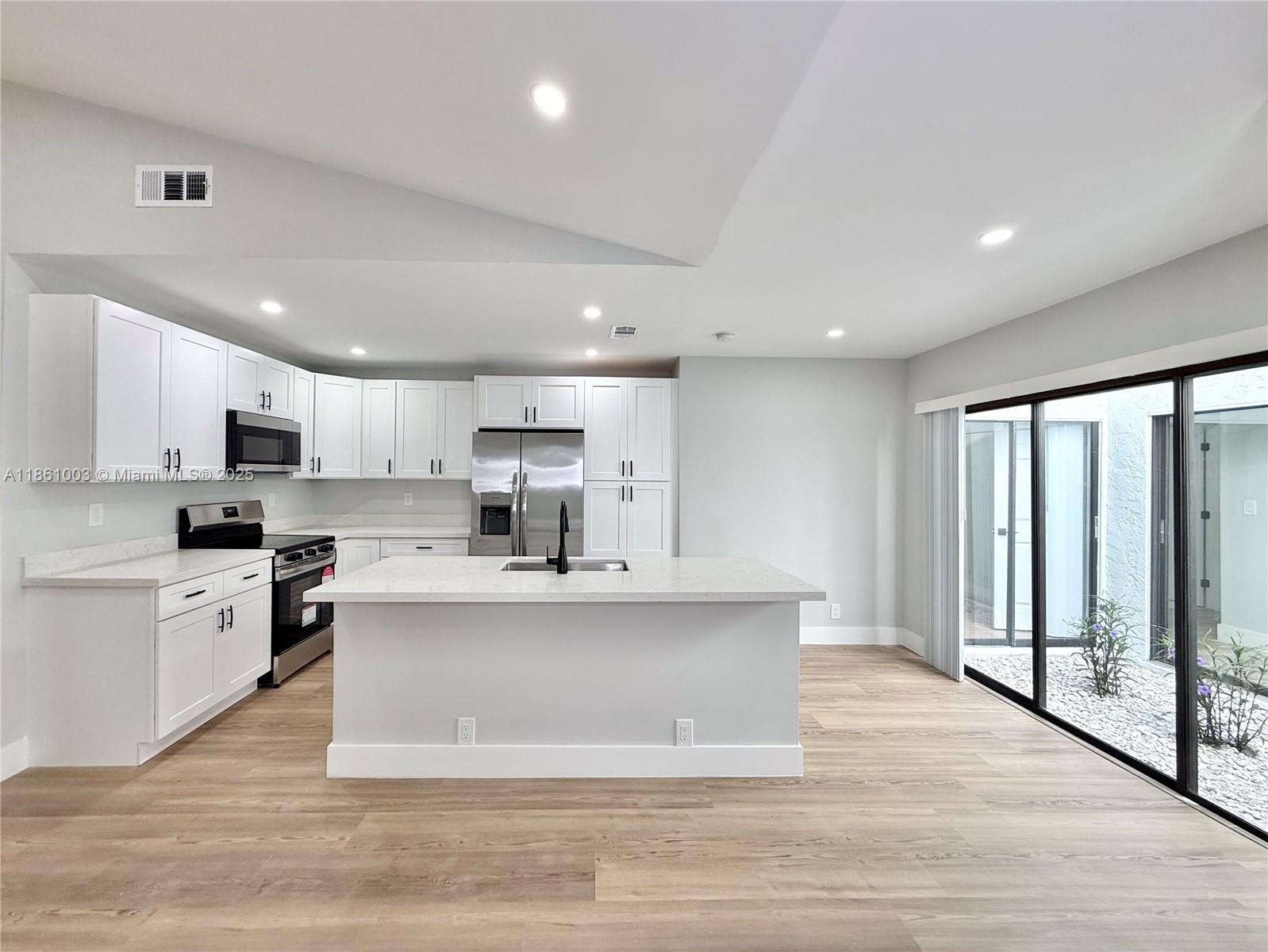 6953 Barbarossa Street Boca Raton, FL 33433 - Photo 3 of 21