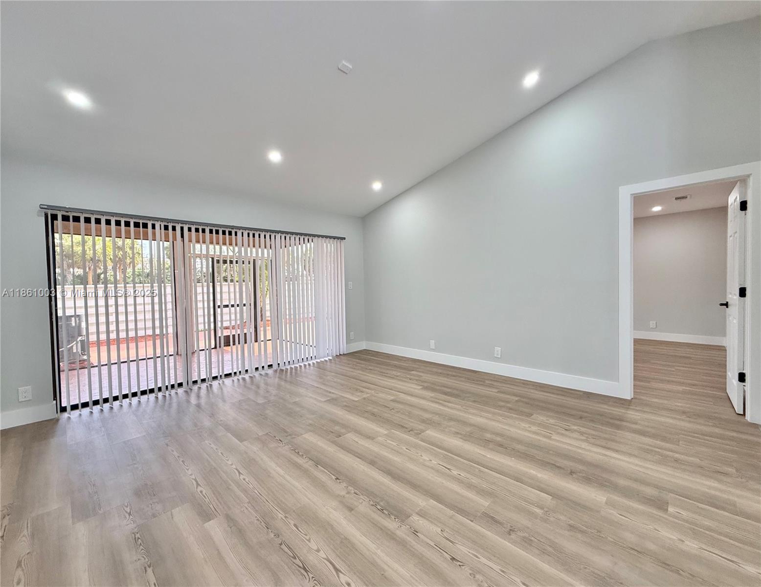 6953 Barbarossa Street Boca Raton, FL 33433 - Photo 8 of 21