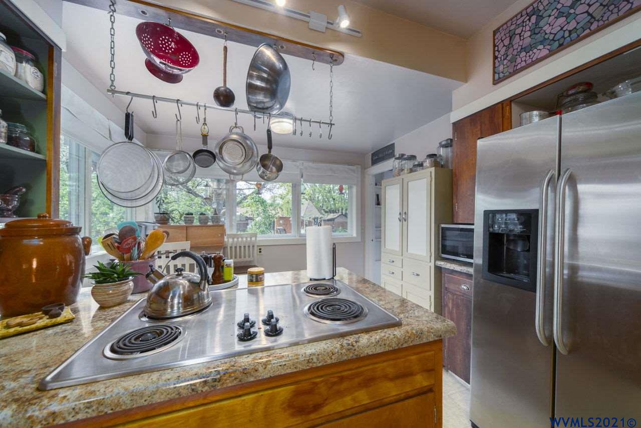 573 Southwest Levens Street Dallas, OR 97338 - Photo 11 of 42 Gallery Image 11