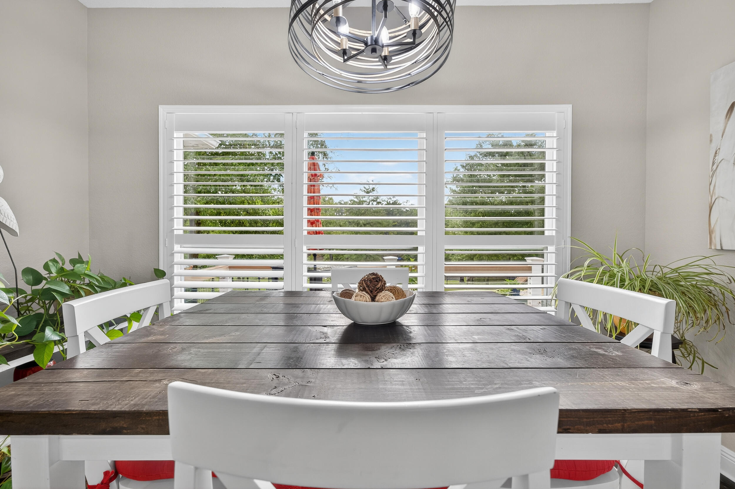 4036 Lakeview Drive Crestview, FL 32539 - Photo 13 of 45 a kitchen with a potted plant on the counter