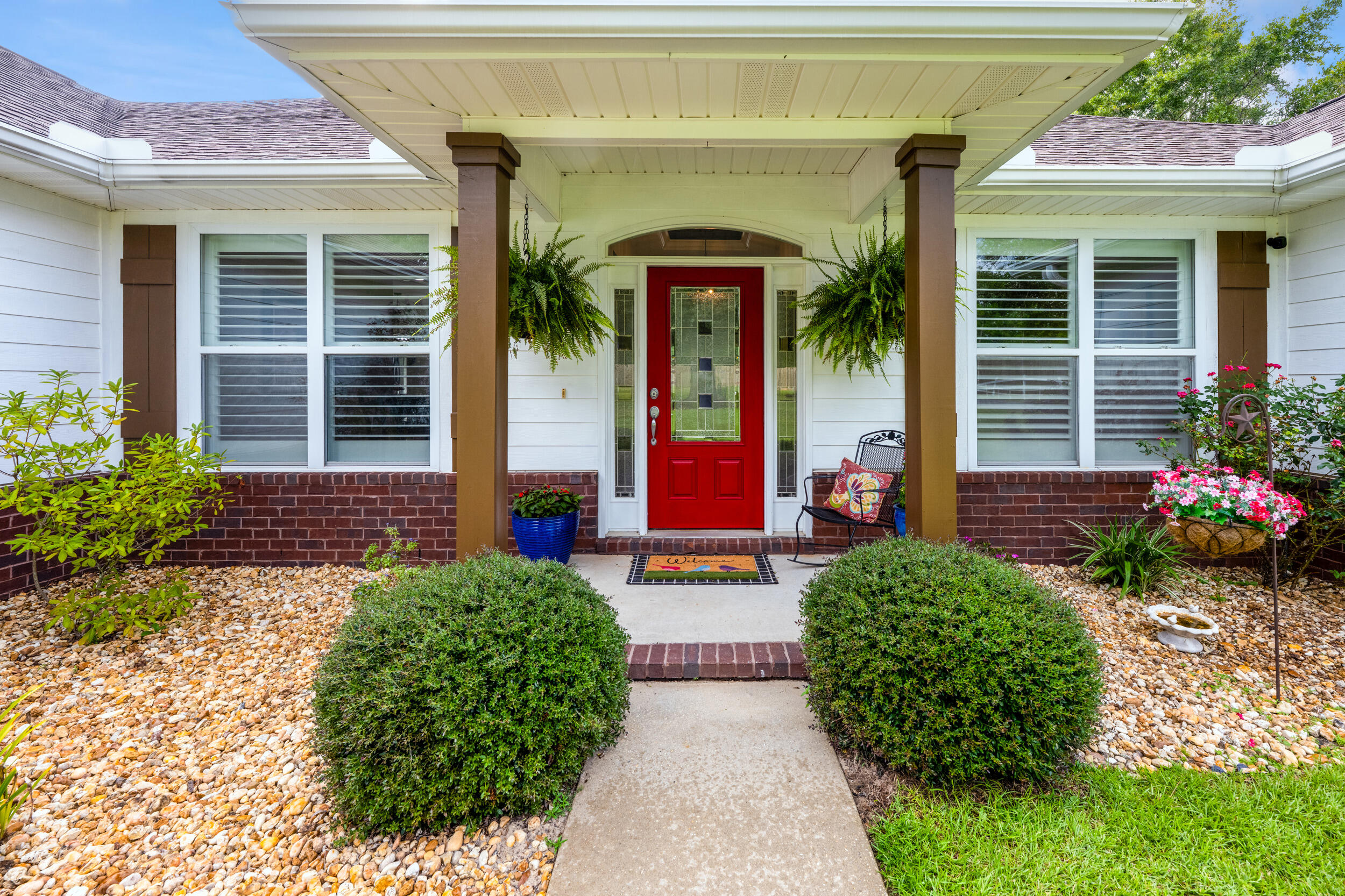 4036 Lakeview Drive Crestview, FL 32539 - Photo 3 of 45 a front view of a house