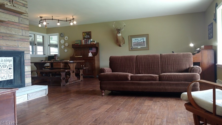 191 Trease Road Wadsworth, OH 44281 - Photo 4 of 18 Open concept living room featuring 3/4" hardwood flooring.