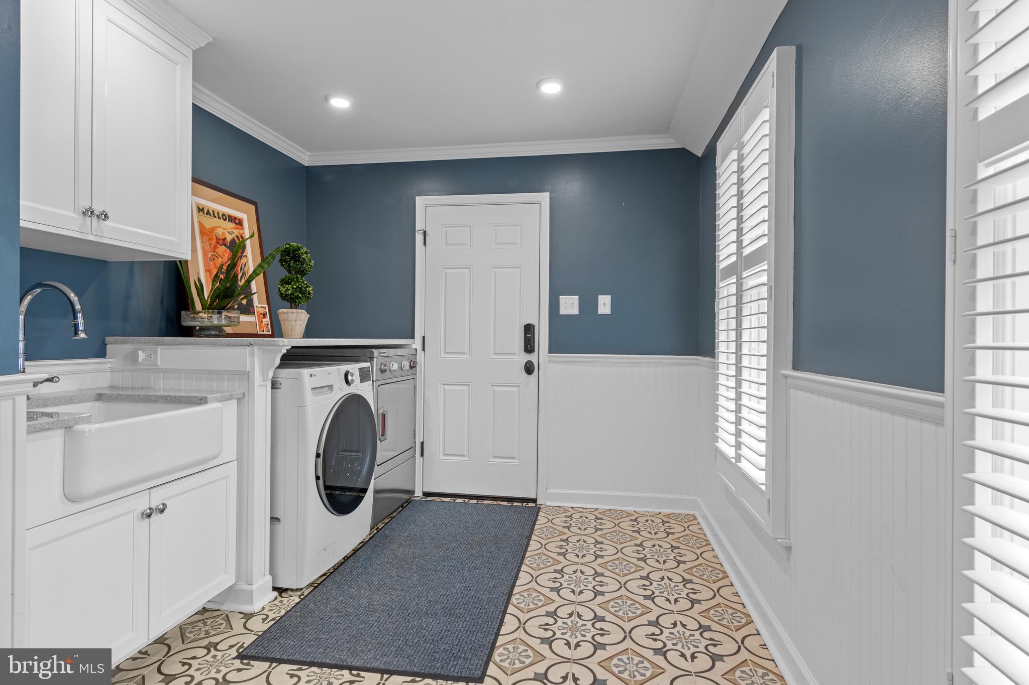 205 Ravenscliff Road Wayne, PA 19087 - Photo 33 of 65 a utility room with sink dryer and washer
