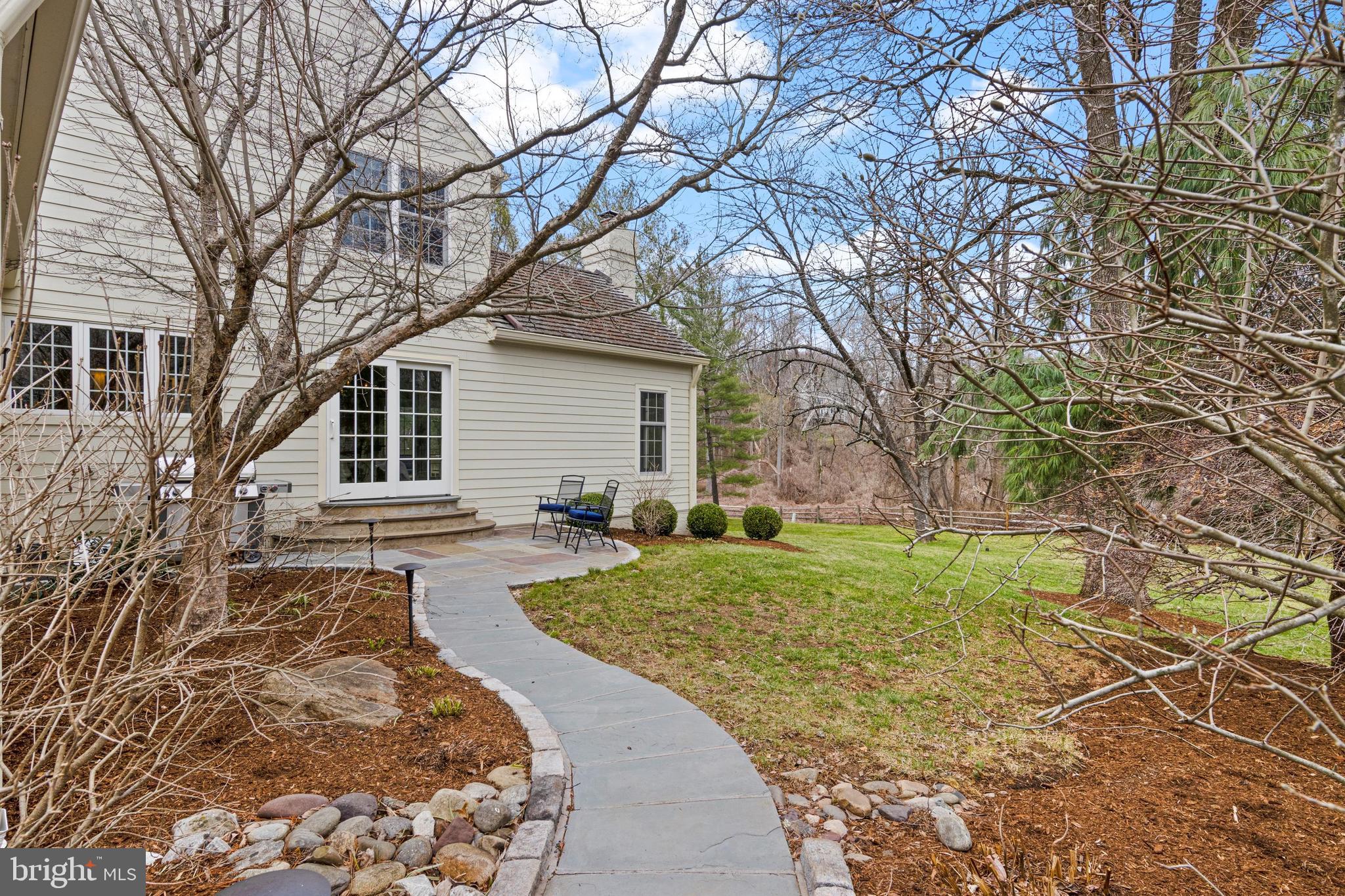 205 Ravenscliff Road Wayne, PA 19087 - Photo 58 of 65 a backyard of a house with table and chairs