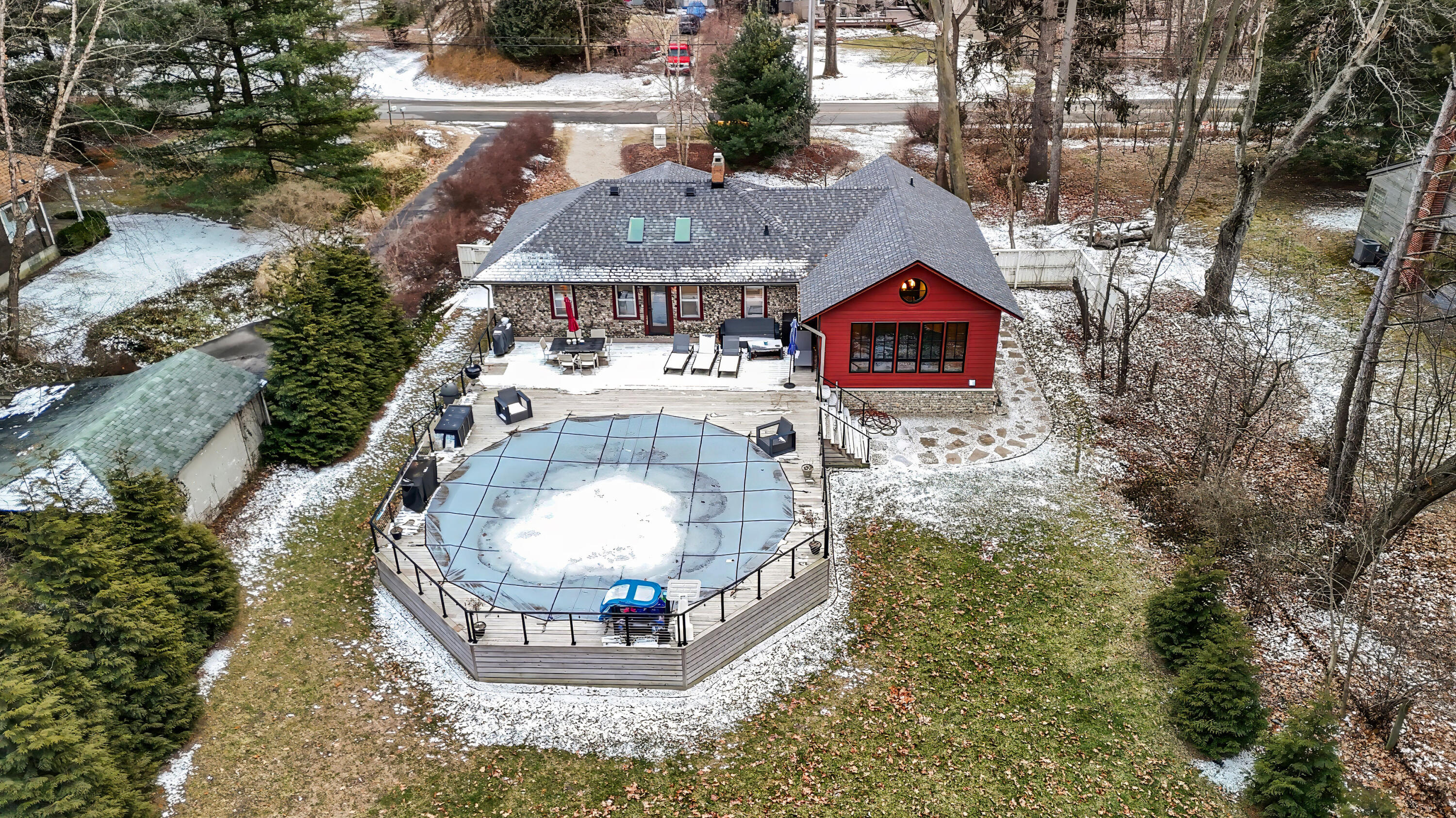 8633 West East Road Lakeside, MI 49128 - Photo 38 of 40 DJI_20250211165122_0637_D