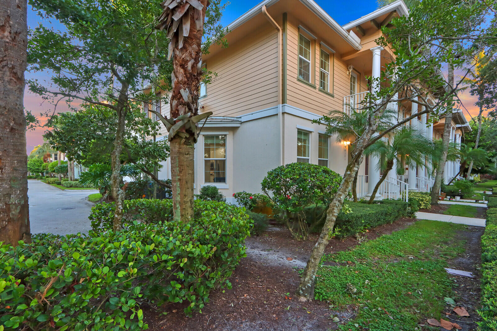 4301 Parkside Drive Jupiter, FL 33458 - Photo 24 of 27 29_Twilight_4_mls