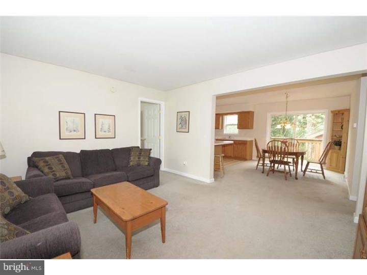 6 Spruce Road Newtown Square, PA 19073 - Photo 3 of 9 Living Room