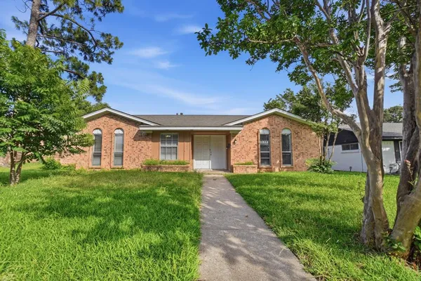 $270,500 | 2324 Lovell Drive, Mesquite, TX 75150
