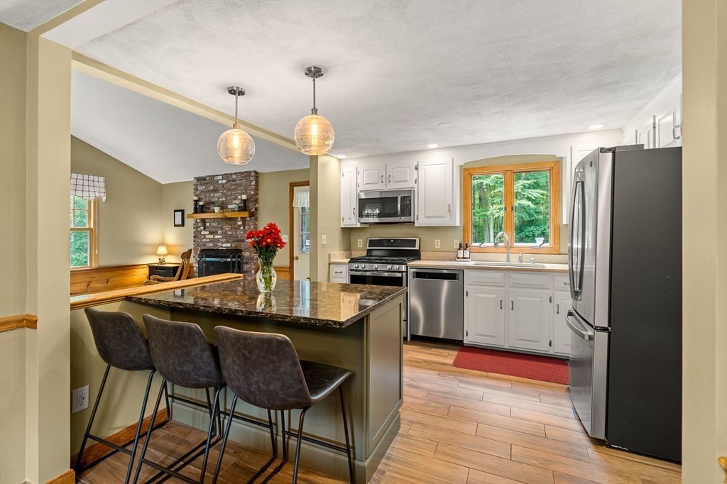 17 Hannan Ridge Road Haverhill, MA 01832 - Photo 4 of 42 Gallery Image 4