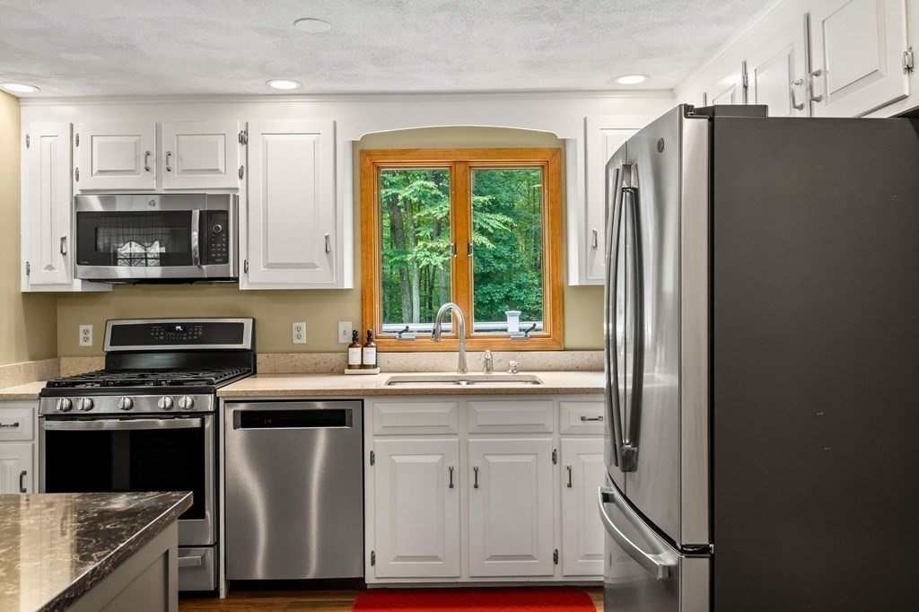 17 Hannan Ridge Road Haverhill, MA 01832 - Photo 7 of 42 Gallery Image 7