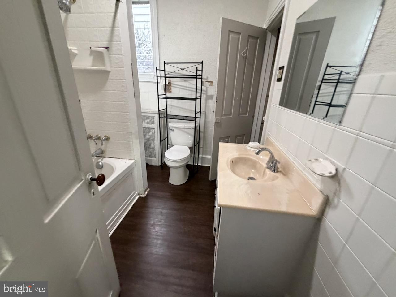 845 North 8th Street Reading, PA 19604 - Photo 14 of 46 Full Bathroom 2