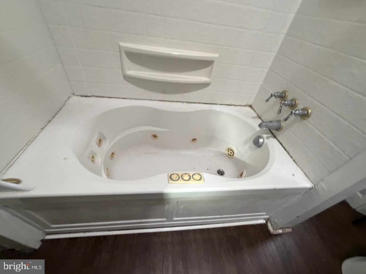 845 North 8th Street Reading, PA 19604 - Photo 15 of 46 Full Bathroom 2