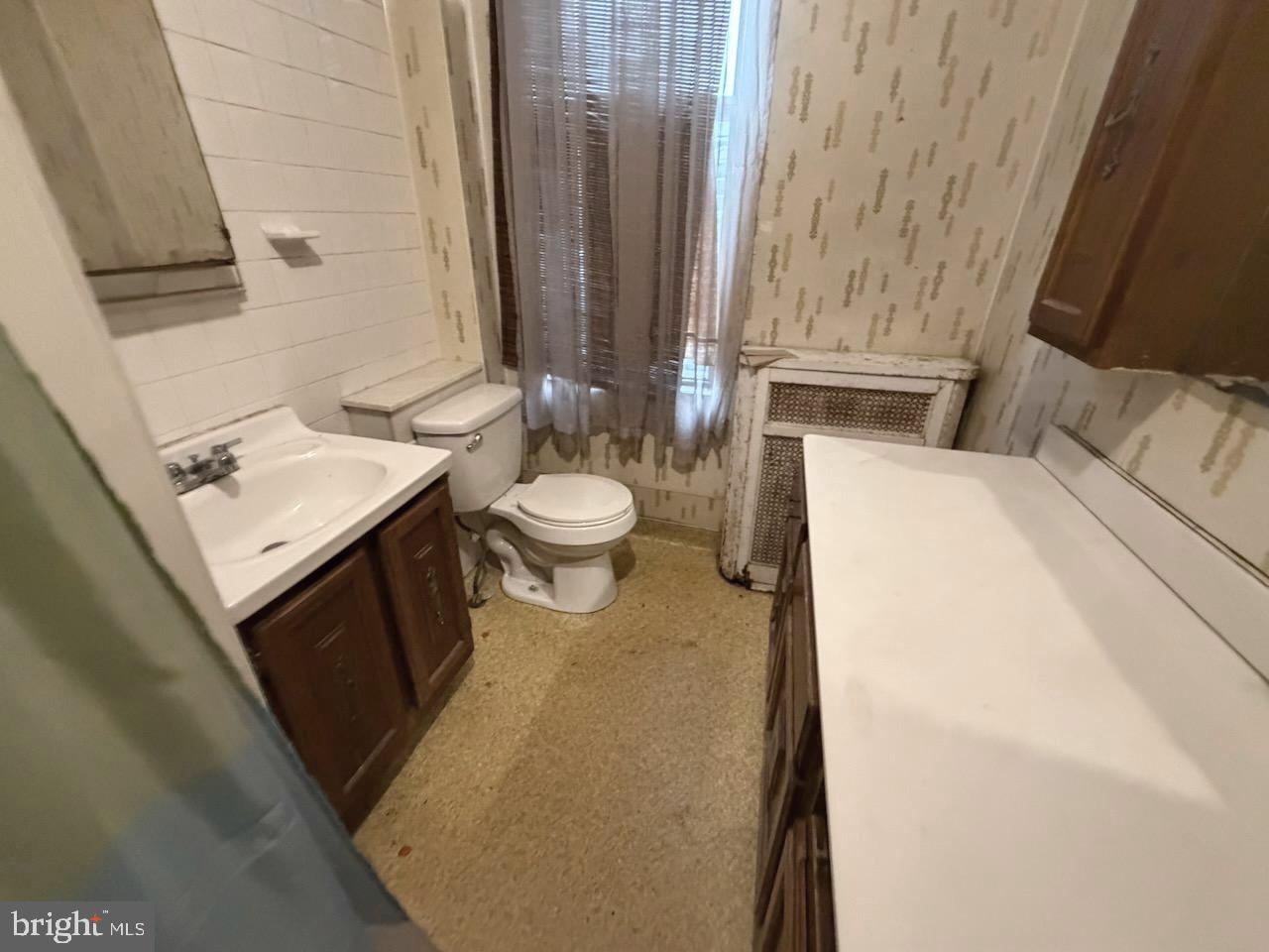 845 North 8th Street Reading, PA 19604 - Photo 28 of 51 Full Bathroom 3