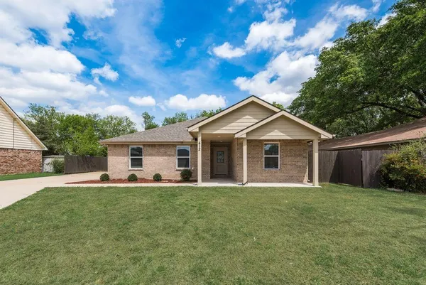 $1,950 | 412 Town N Drive, Terrell, TX 75160