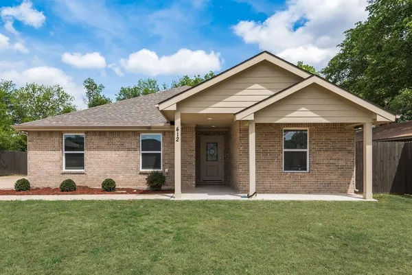 $1,950 | 412 Town N Drive, Terrell, TX 75160