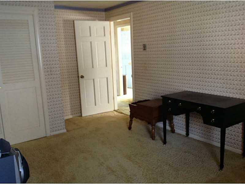 10 Meadowview Road Windham, ME 04062 - Photo 25 of 33 Bedroom. Upstairs bedroom