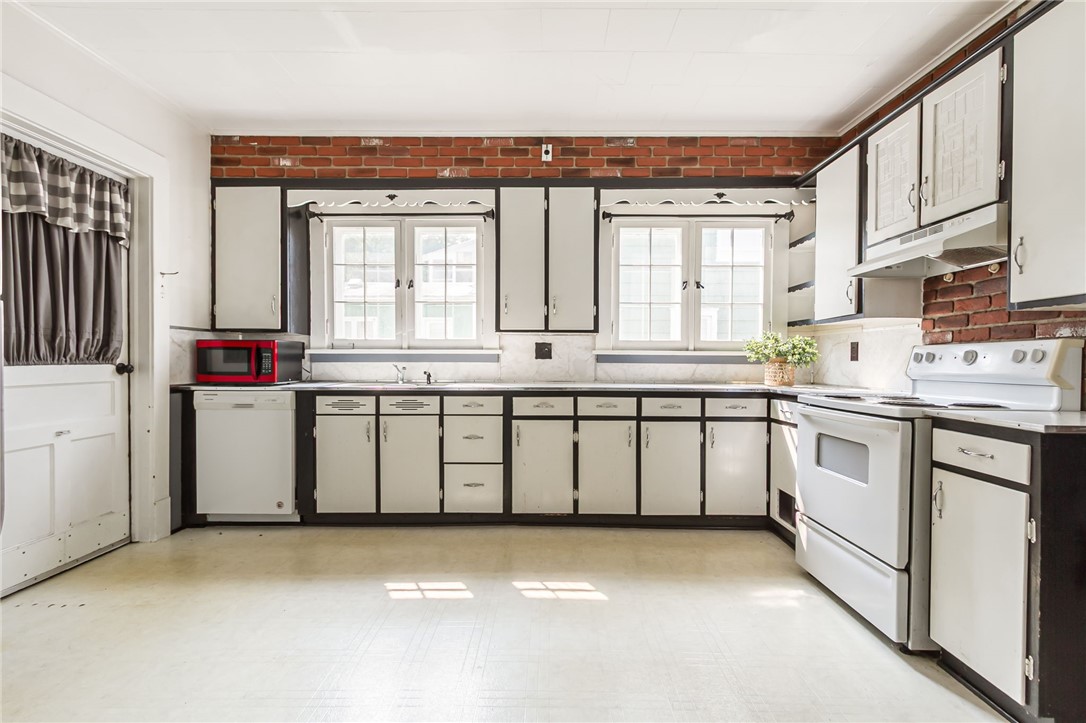 408 West Maple Avenue Arcadia, NY 14513 - Photo 7 of 29