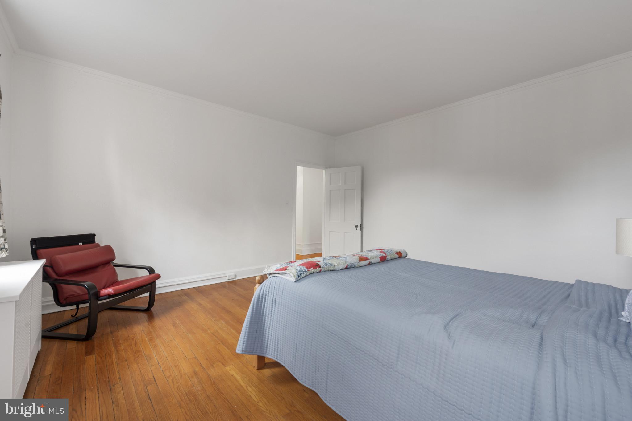 6 Upland Road, Unit F5 Baltimore, MD 21210 - Photo 21 of 31 a bedroom with a bed and a rug