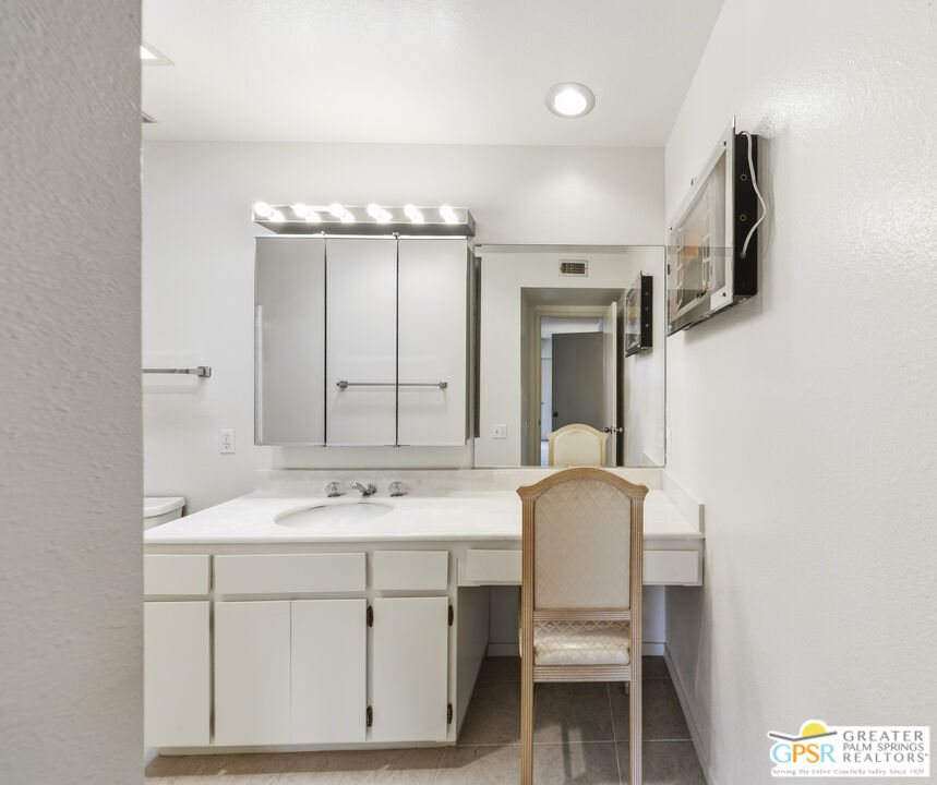 1111 East Ramon Road, Unit 13 Palm Springs, CA 92264 - Photo 17 of 27 Gallery Image 17