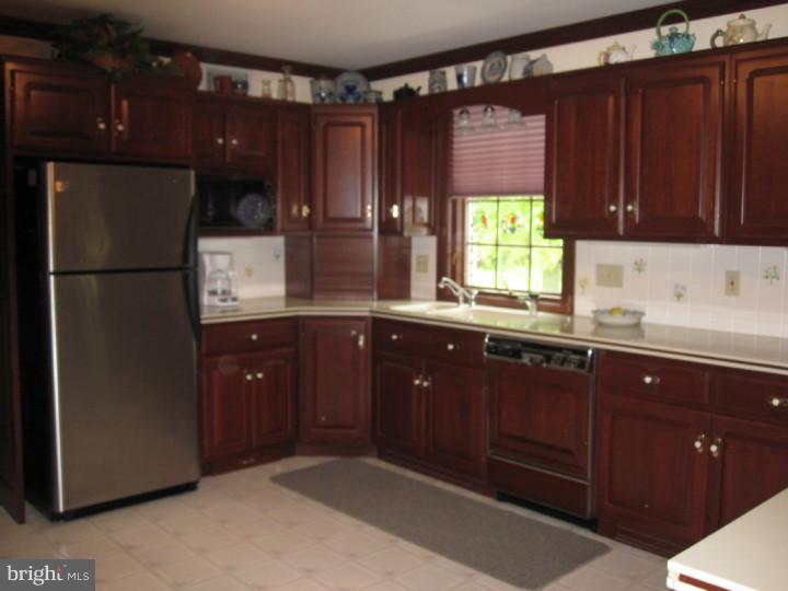 296 Yoder Road Harleysville, PA 19438 - Photo 9 of 11 Kitchen